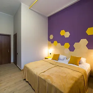 Bee Station Otel Kiev